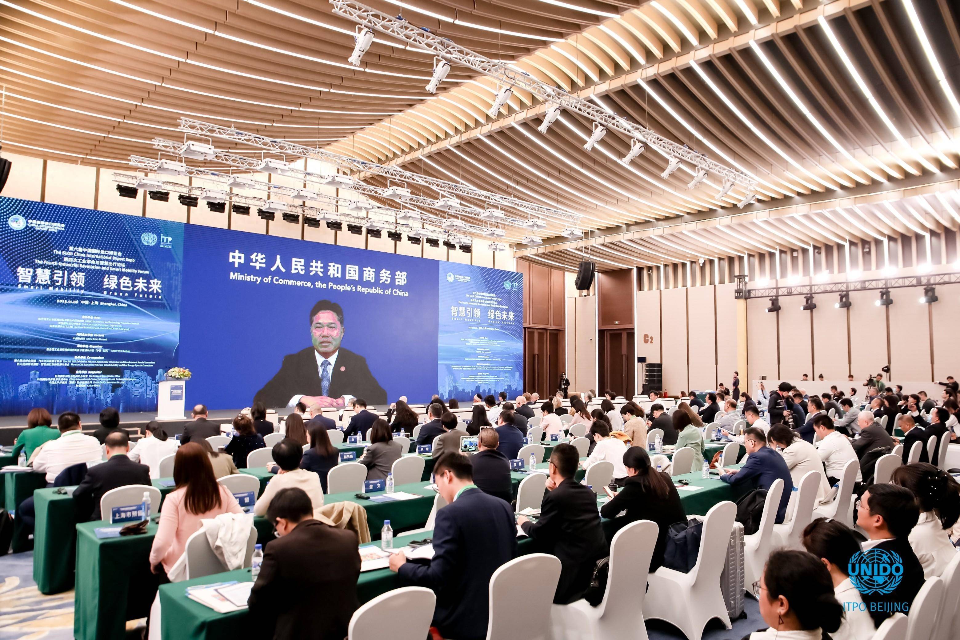 商务部副部长:积极放宽汽车市场准入,扩大鼓励外商投资范围