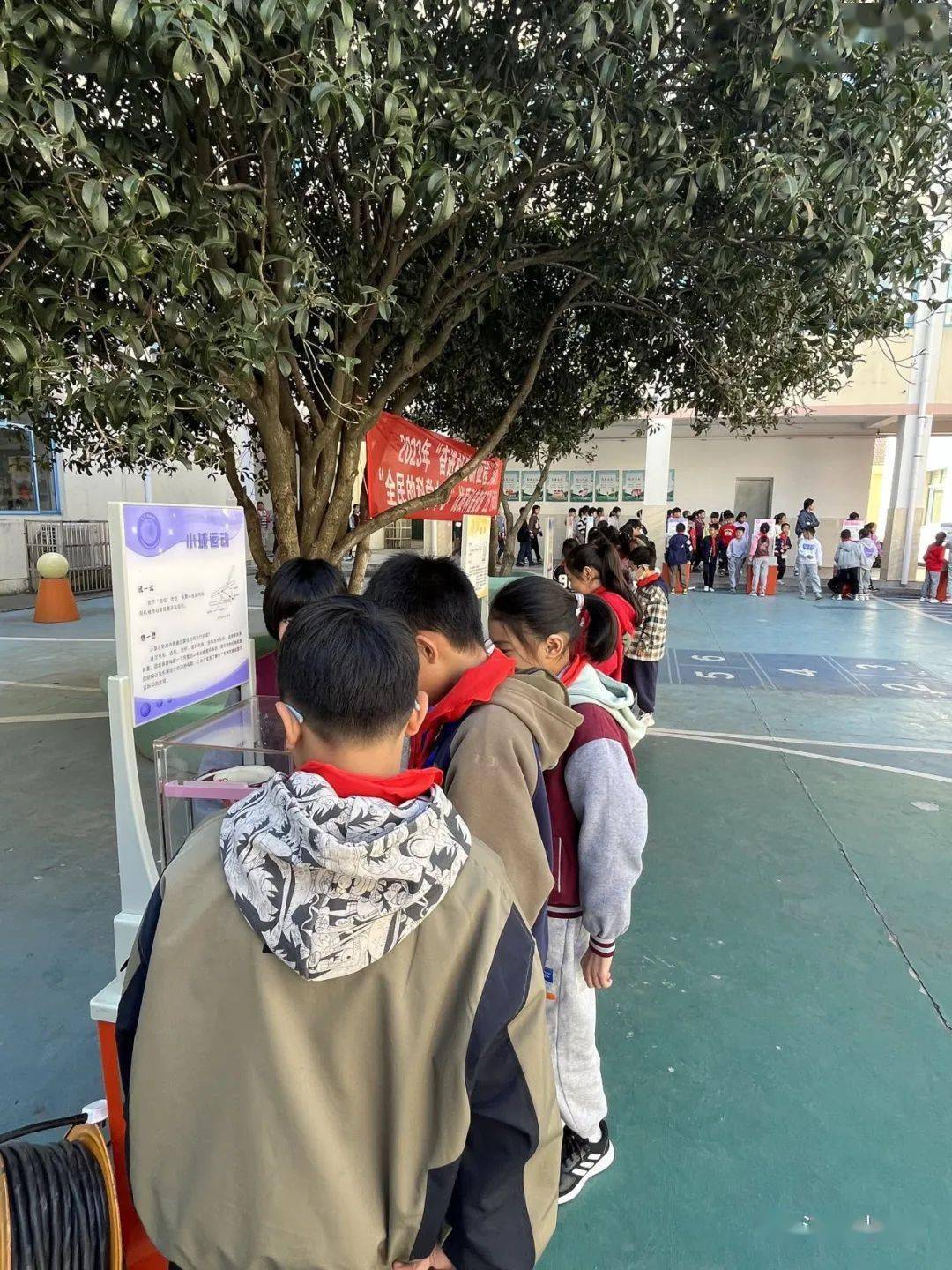 活动进展 -本次科技馆科普活动联动流动科普设施
