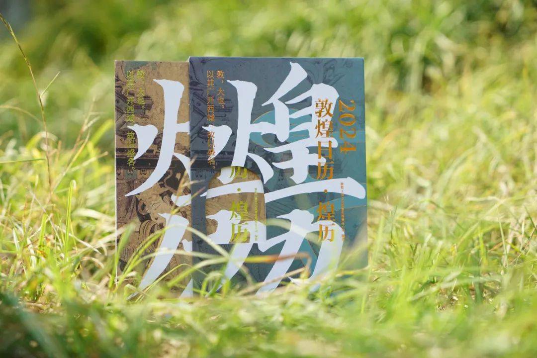 宝龙"造型进行设计,守宝龙造型阳刚,寓意守宝庇佑,庄严肃穆,气贯长虹