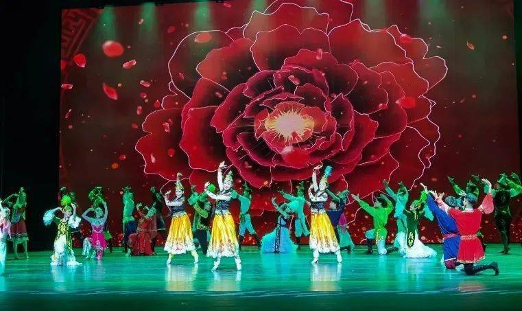 来大礼堂看一场超燃的视觉盛宴～_新疆话剧团_歌舞_演出