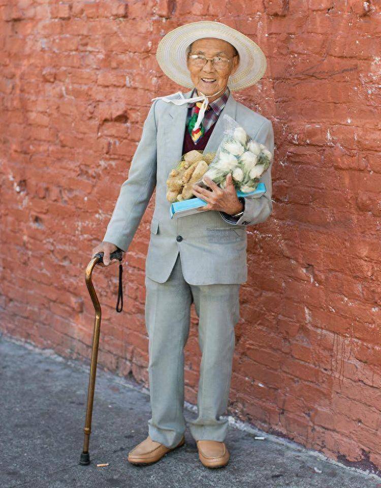 随着年纪的增长,很多爷爷在穿搭上犯难了,不知不觉中就走到了油腻的