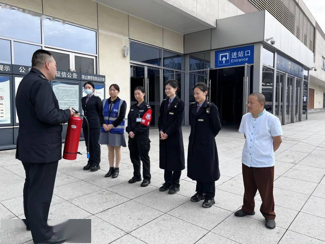 11月以来,成都车务段成雅线各站纷纷开展消防应急演练,认真梳理处置