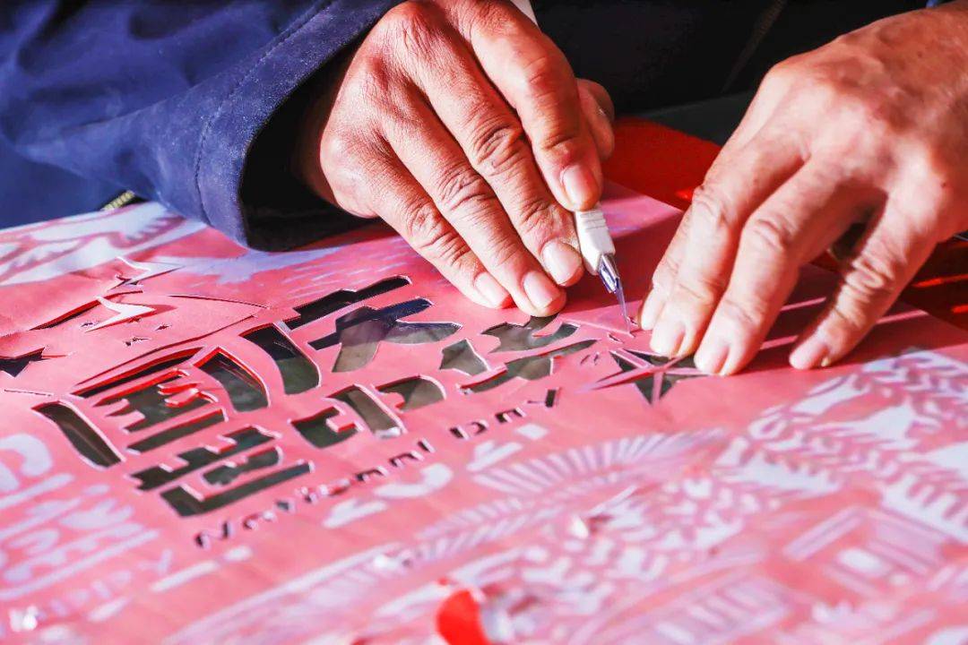 身边·匠人 | 张百雁:刀刻手剪镂春秋_剪纸_创作_作品