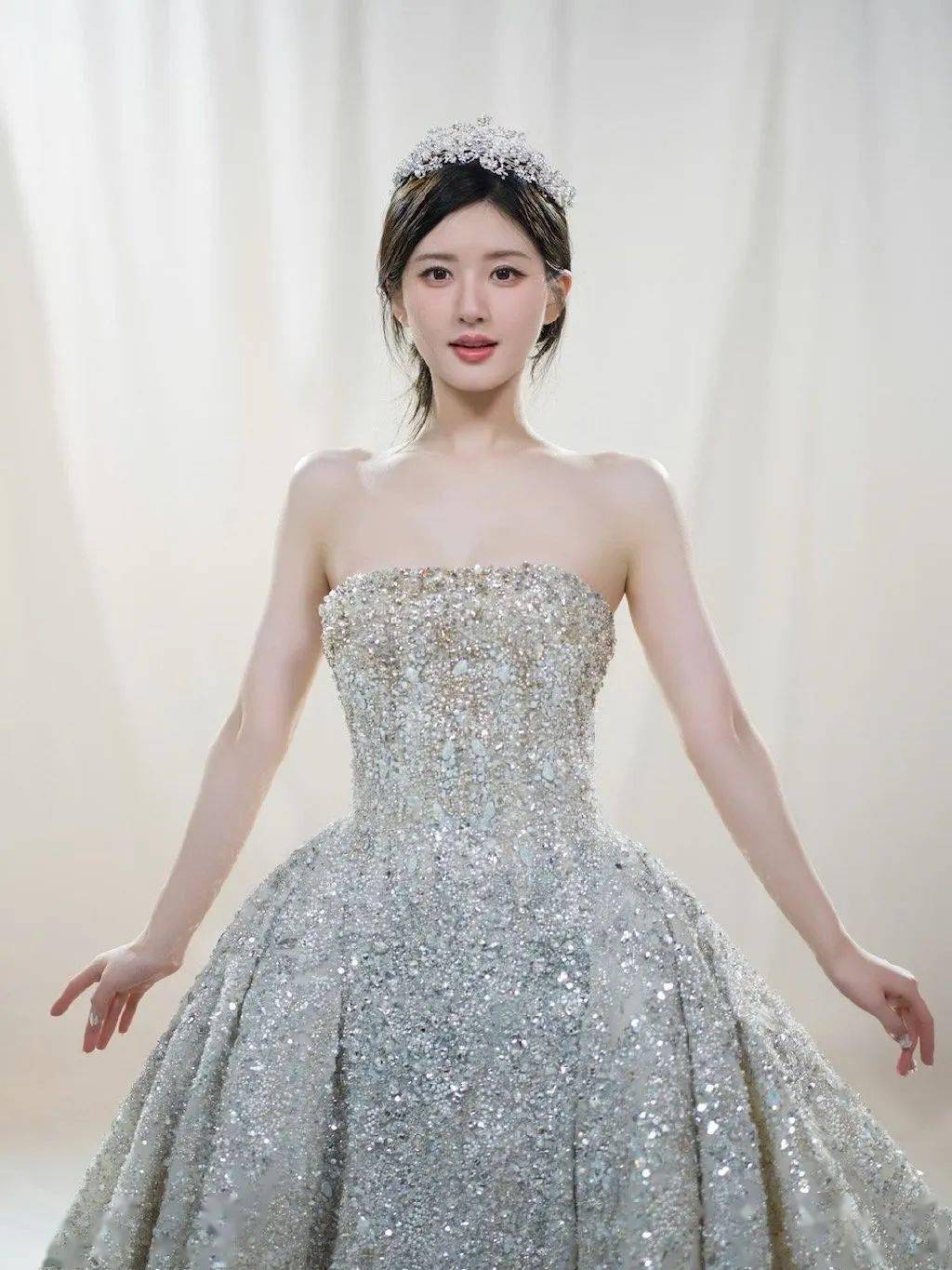 赵露思整活翻车?丞磊搭上人气花?肖顺尧受限?姨太问答_阿布_芒果_评论