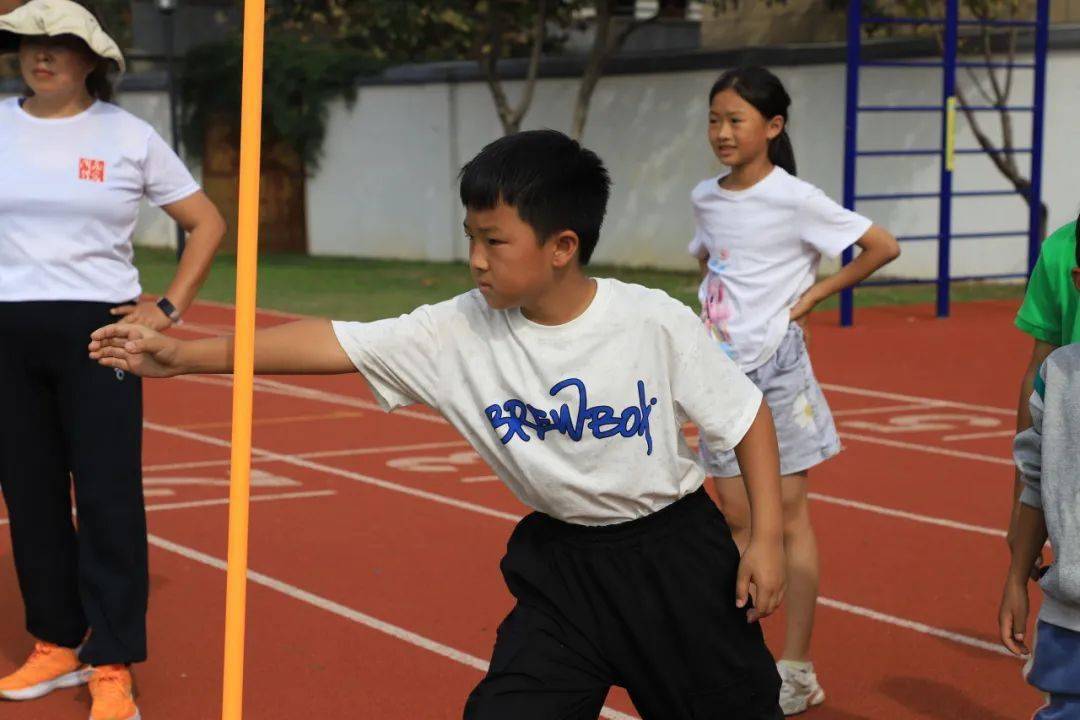 中小学健康促进行动||踔厉奋发强国防 勇毅前行健体魄-记航埠小学第二