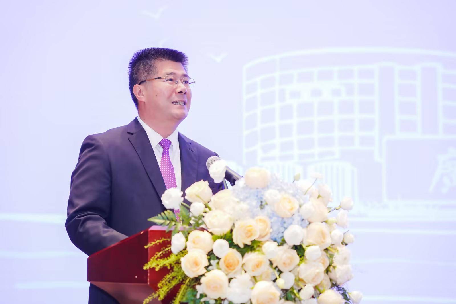 陈文锋在致辞中介绍,广州中医药大学的前身广东中医药专门学校成立于