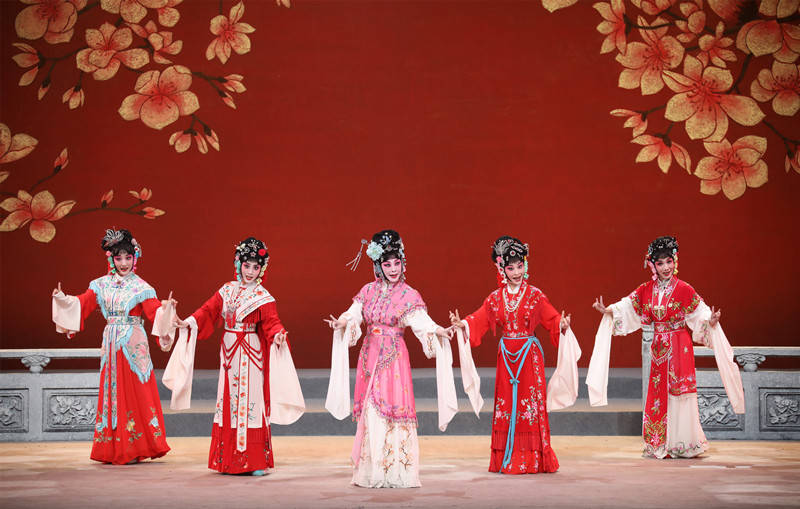 在《序章》部分,北戏校友京胡艾兵,左旭,张一平,张佳芸,堂鼓刘洋等