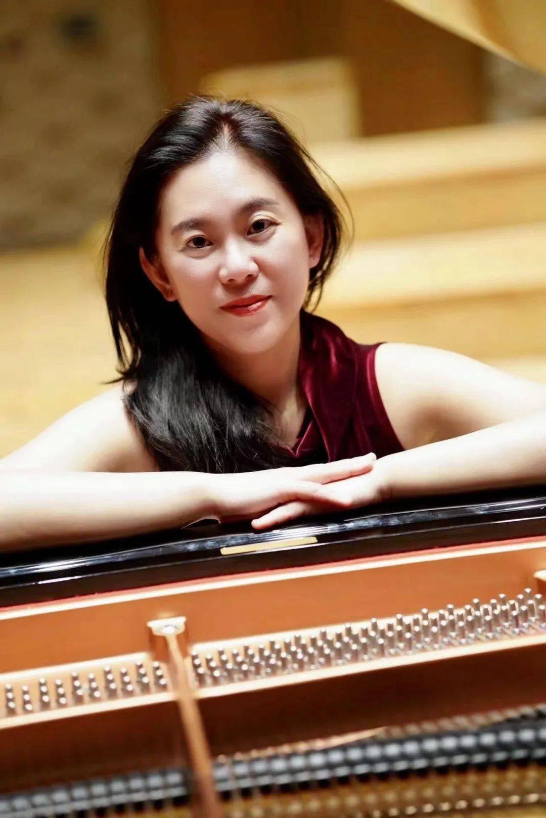 金垣04(wonmin kim)目前担任苏州大学音乐学院钢琴教授.