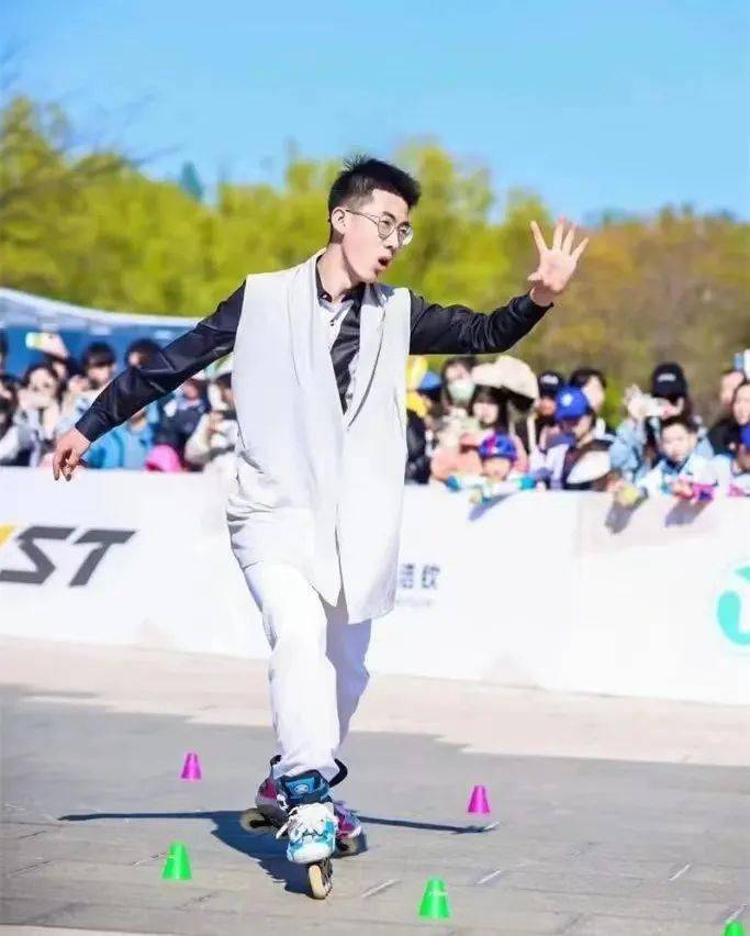 定西男孩王宇轩获世锦赛冠军_中国国家队_项目_锦标赛