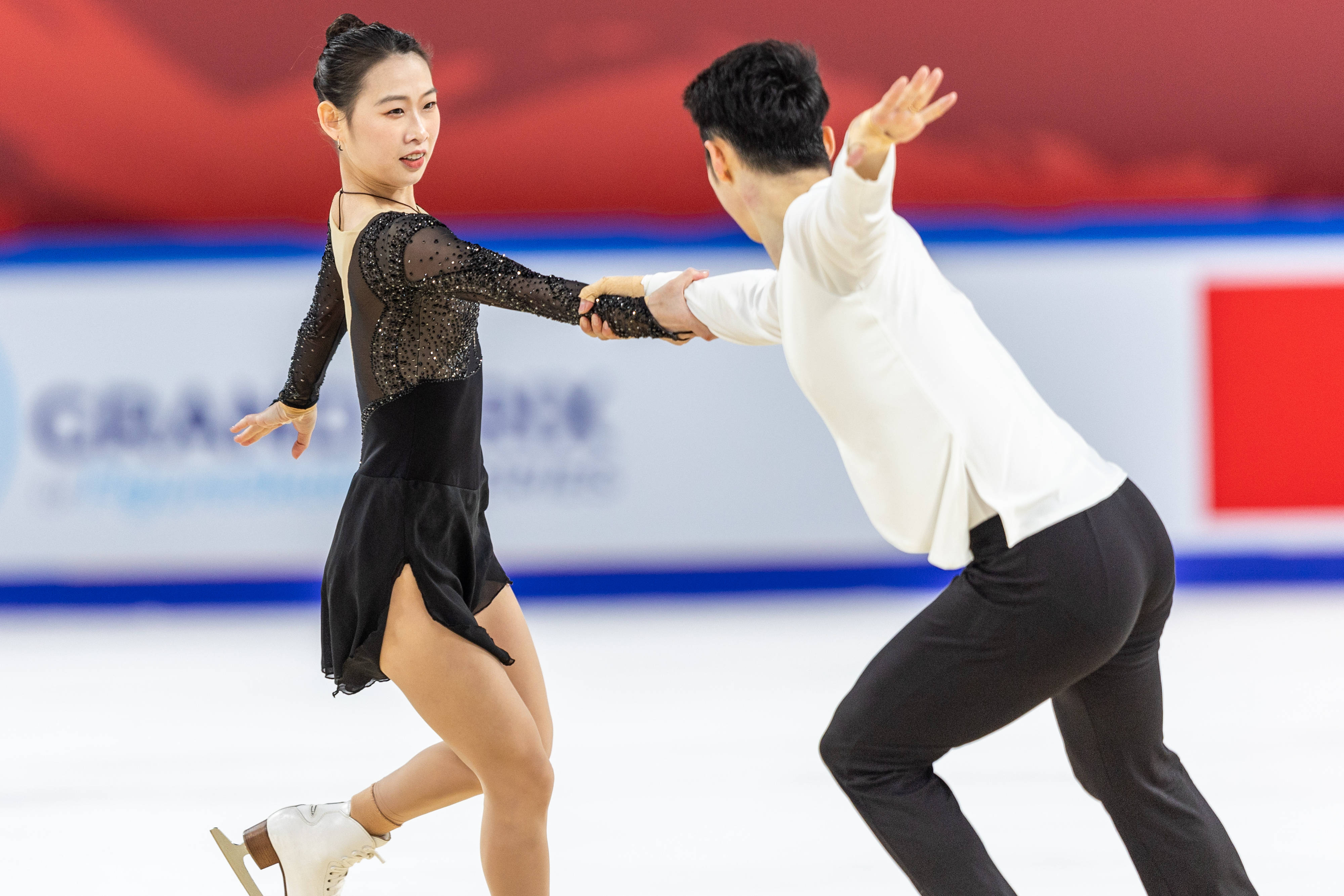 花滑中国杯 | 中国队显露差距:双人无优势 单人已