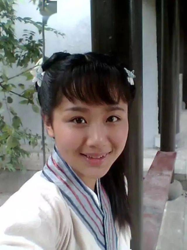 可慢慢地,杨紫的脸竟开始发生变化,尤其是在上了大学以后整个人出奇的