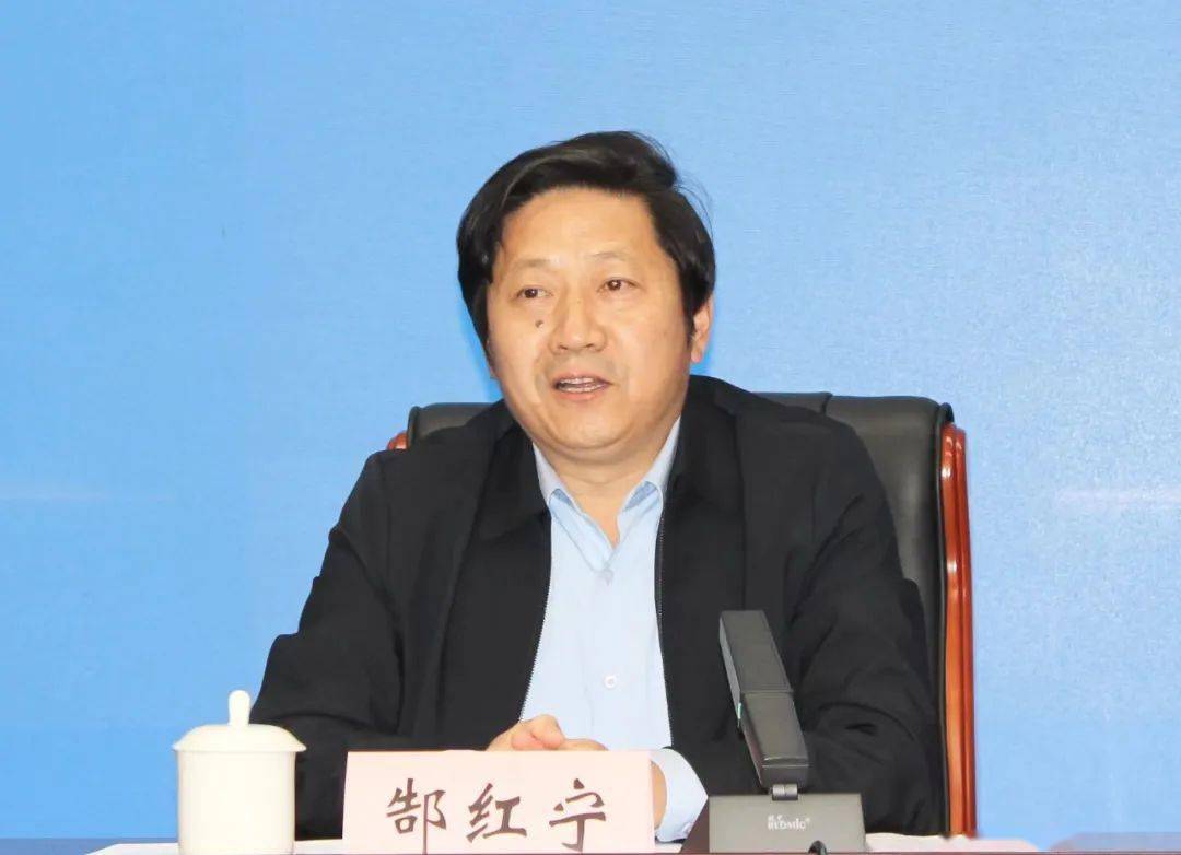 郜红宁代表市政协对汽车行业协会成立及大会胜利召开表示祝贺.