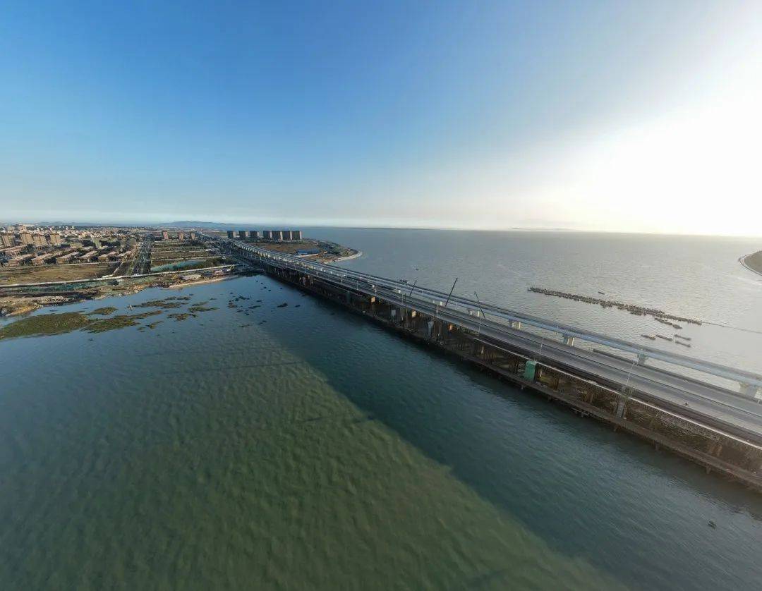 大嶝大桥位于翔安区大嶝岛,北侧接翔安东路,南侧接机场大道.