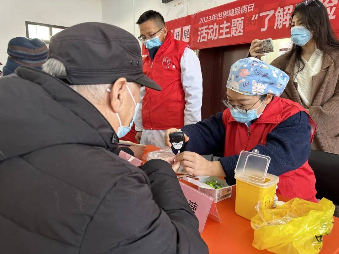 医生王淑领讲课题目是"糖尿病肾病",肾脏作为体内重要的排泄,代谢器官