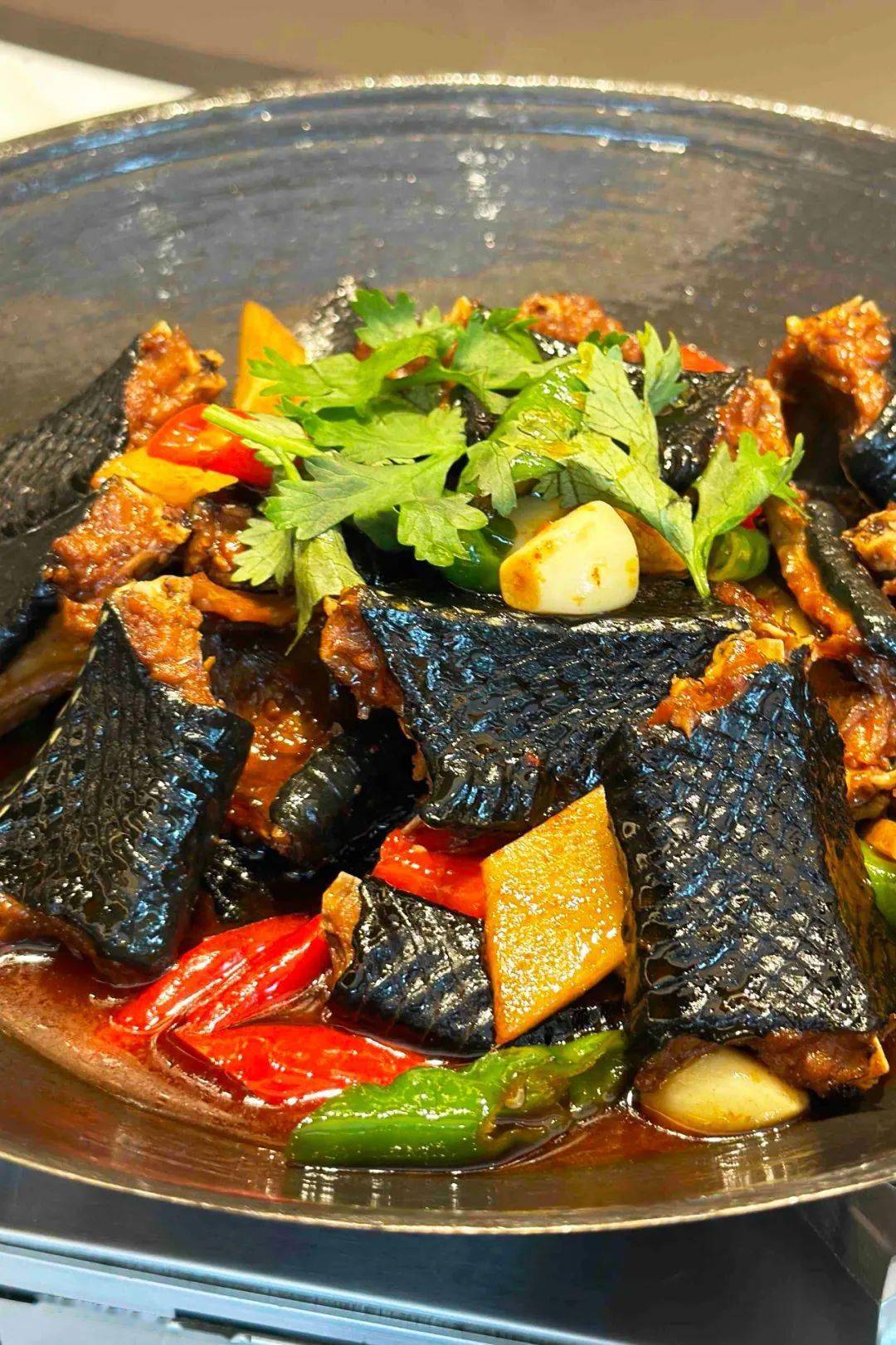 连蛇也能被岳阳人抬上餐桌——姜辣蛇一度是当地老饕们离不开的美食