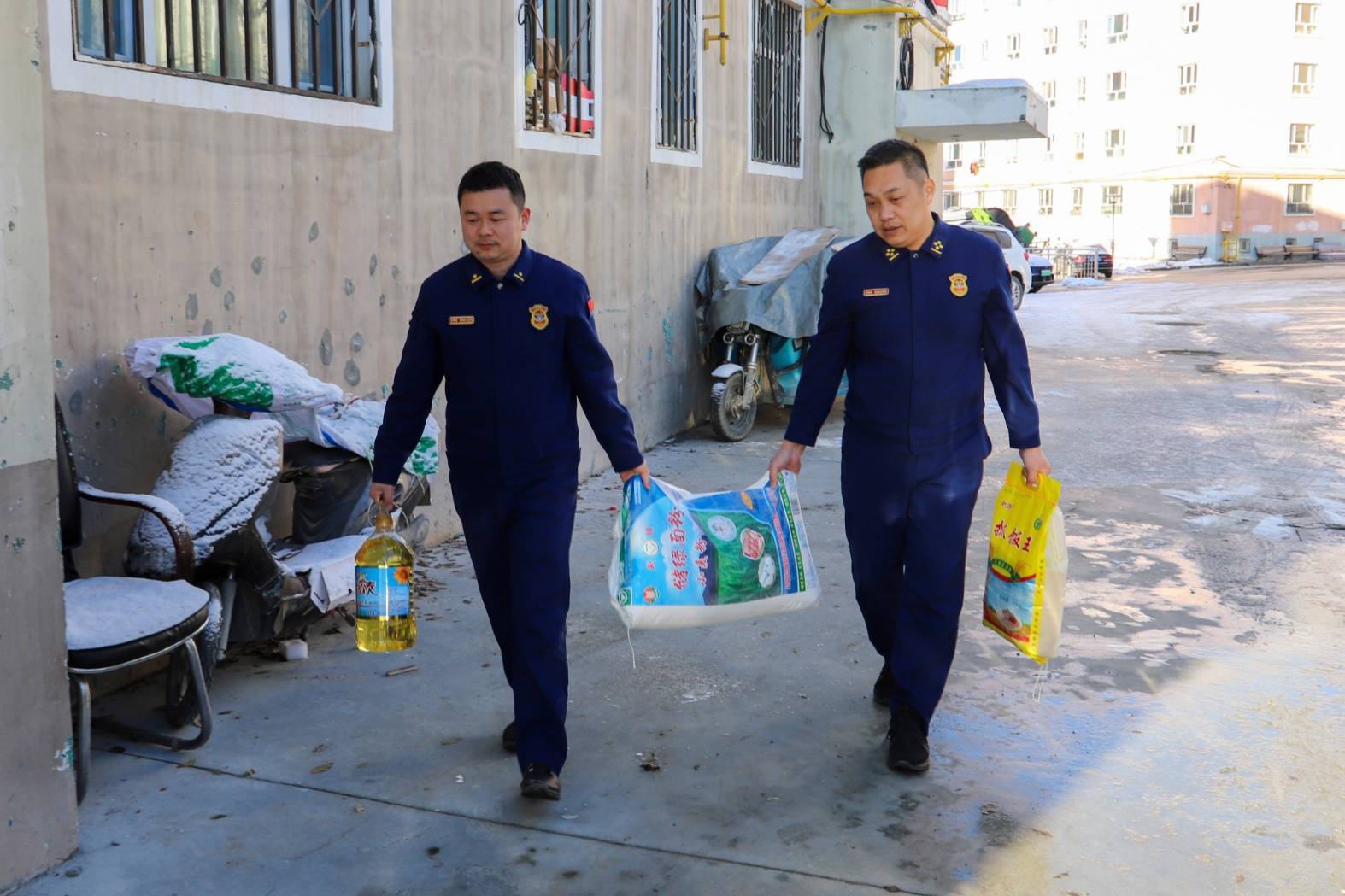 阿勒泰地区森林消防支队开展走访慰问活动