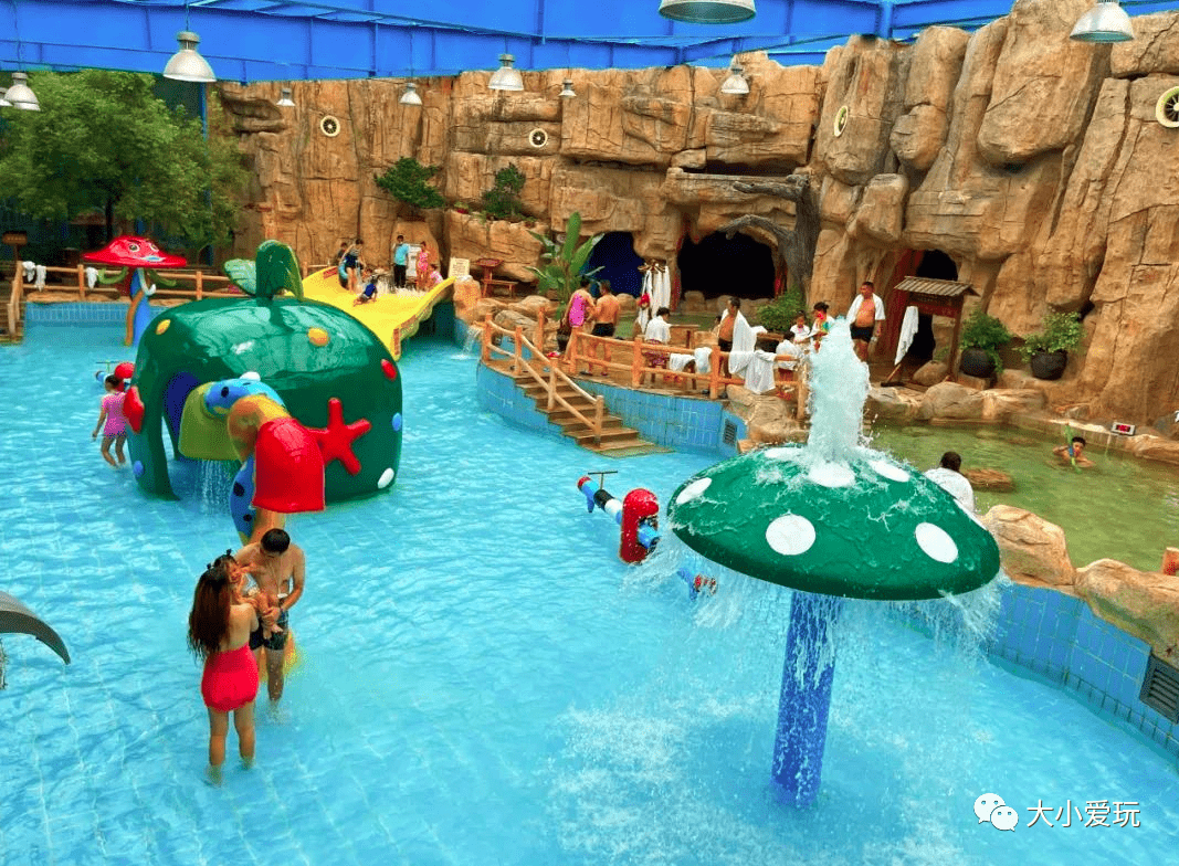 除此以外,这里还有大型室内游泳馆,活力spa,温泉滑梯和溶洞景观区等