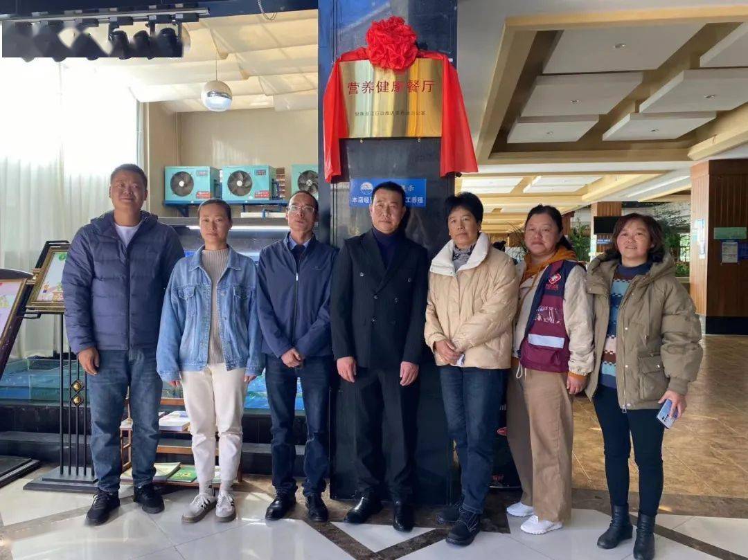 11月14日下午,丽江市古城区小南国酒楼,丽江市妇女儿童医院食堂分别