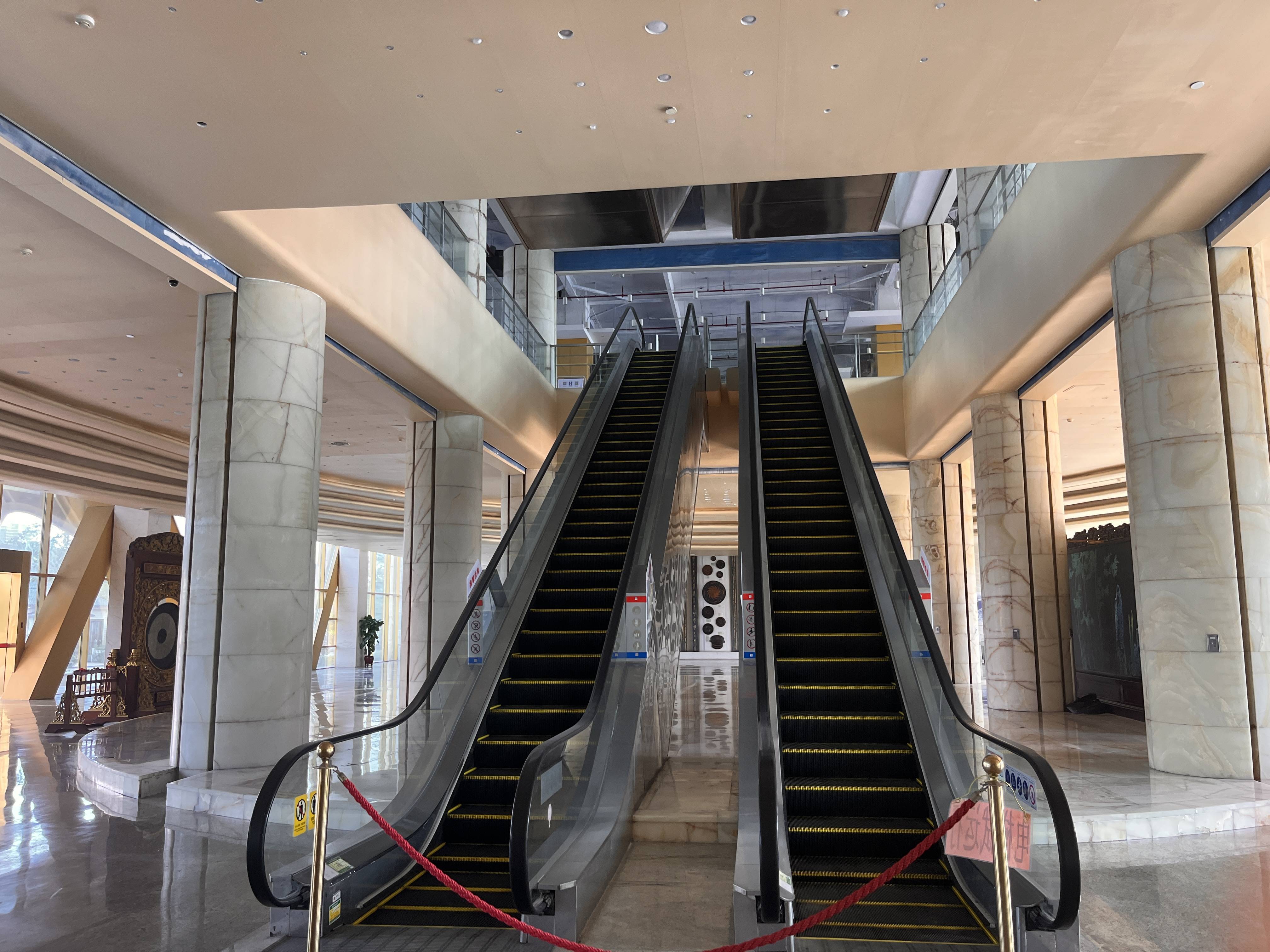 被拍卖的广州圆大厦:扶梯停运货架积尘,普遍存在欠薪问题_集团_兴业