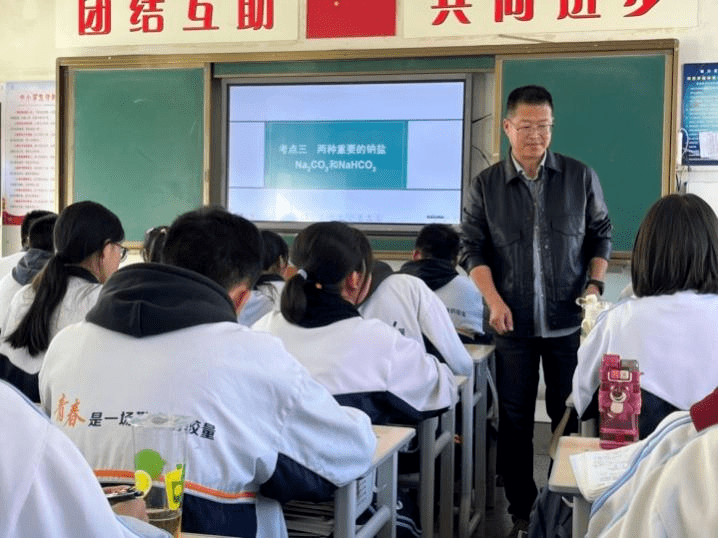"同课异构"促成长 扬帆启程共远航 | 银川高级中学化学教研组开展同课