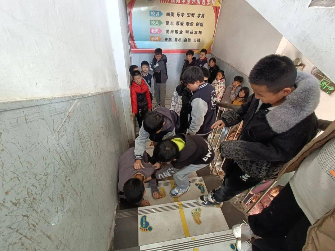 【平安校园●预防拥挤踩踏】濮阳中原外国语学校防踩踏安全教育演练