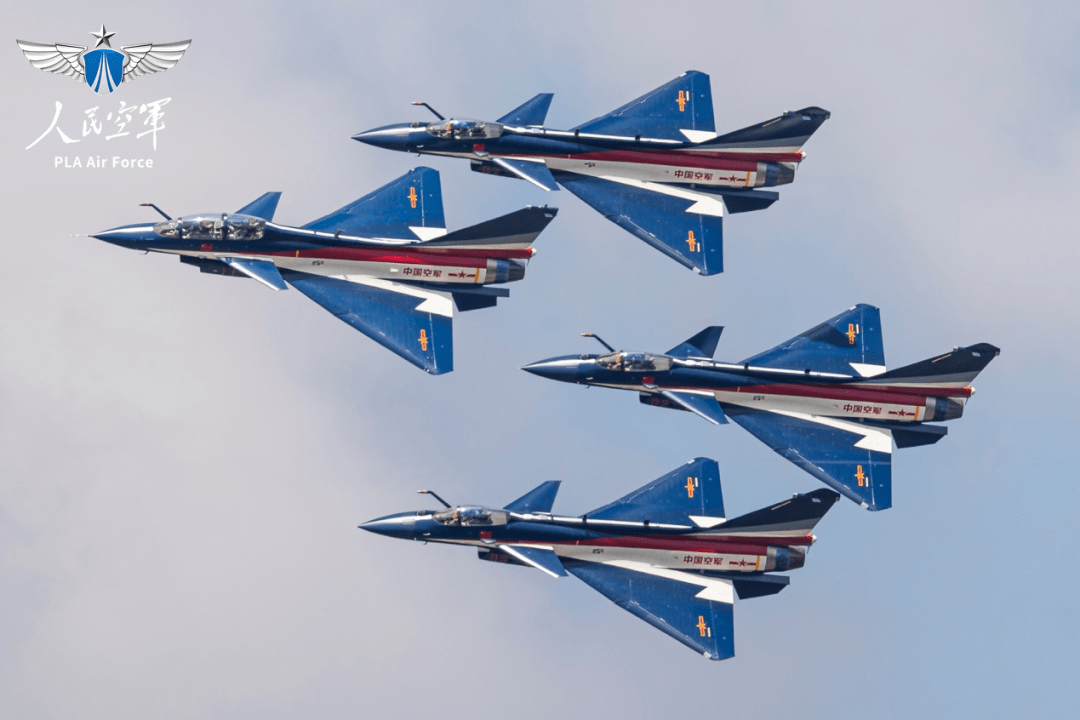 大学生安柏宇:用镜头传递蓝天情怀_空军_战机_人民