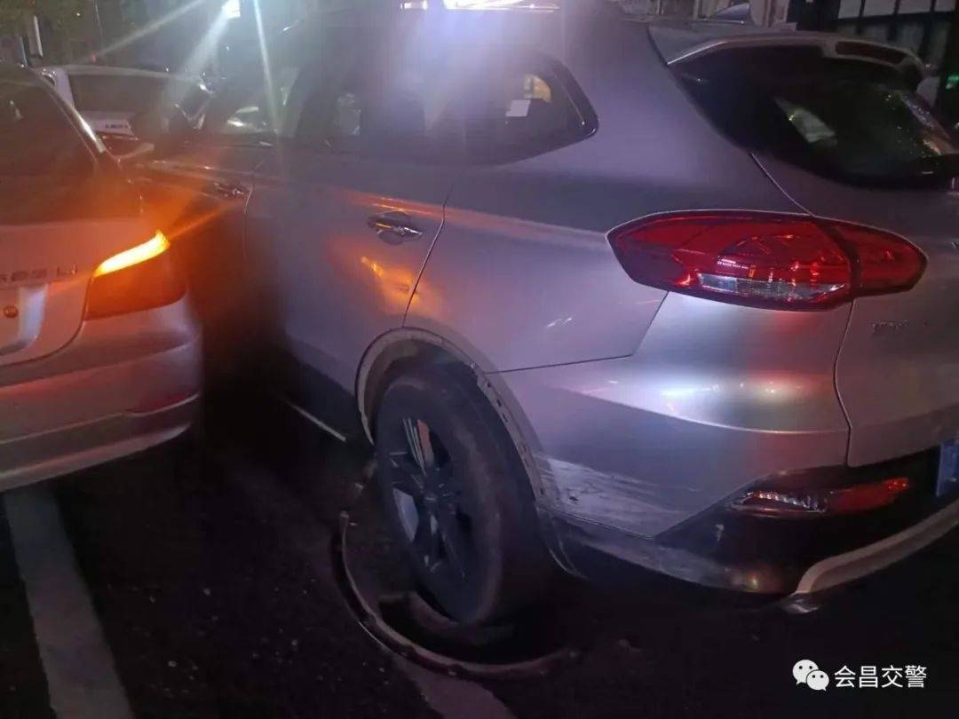 宝马车肇事逃逸后又连撞4车致1人受伤6车受损司机曾