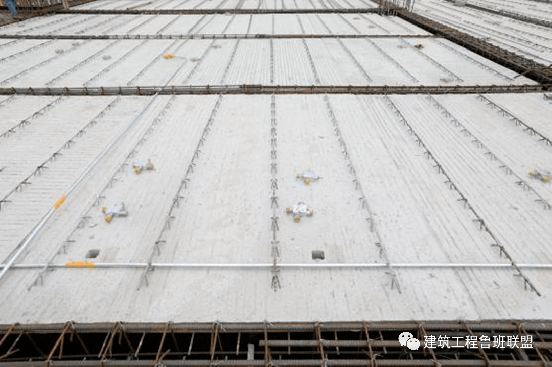 叠合板拼装规范,板底拼缝均匀alc墙板安装平整,拼缝密实地下室结构不