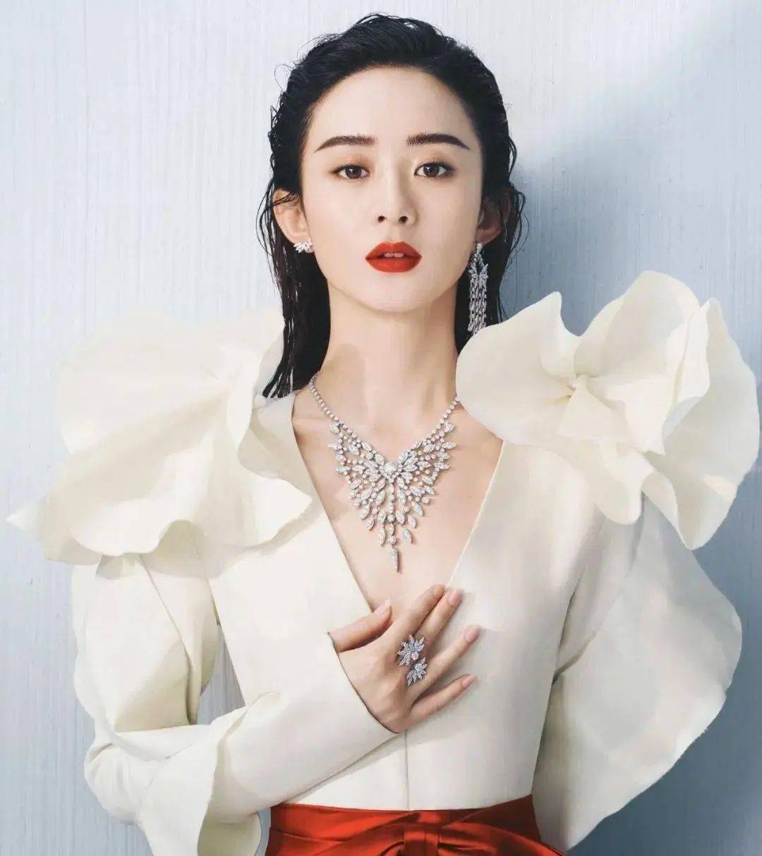 赵丽颖工作室的行程安排也被网友翻出,证明赵丽颖早已确定进入新剧组