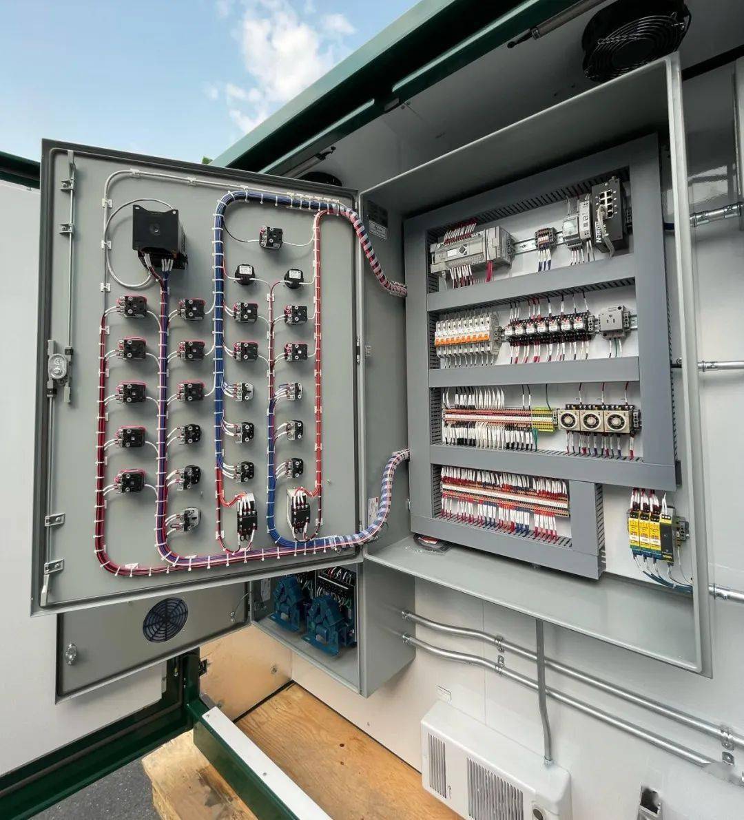 这样的电气柜接线工艺你怎么看?_水印_发电_项目