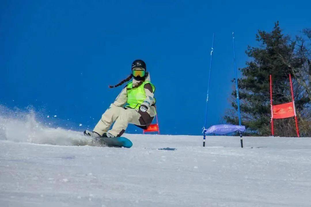 滑雪开售,等你来抢!_雪场_套餐_伏牛山