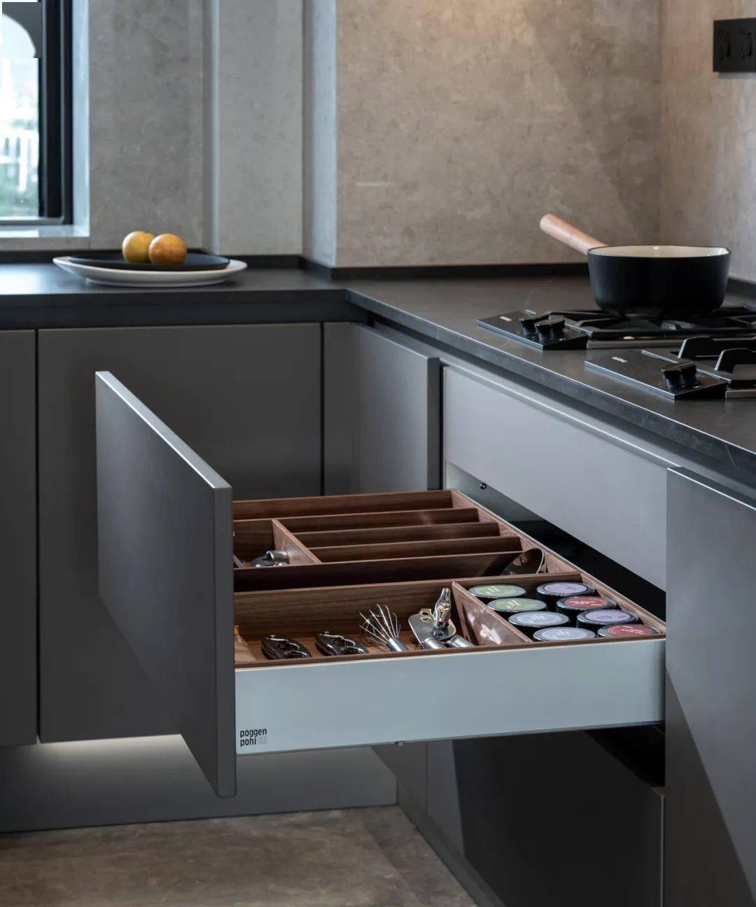 伟星·长江之歌建面约315㎡实体样板间实景橱柜则是选用了世界顶级的