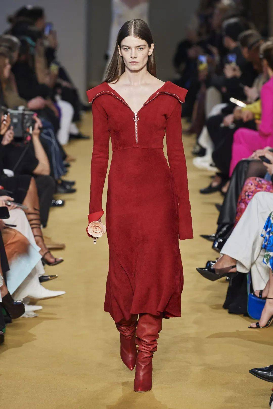 2024年春季纽约时装周色彩系列:国宝茶红_红色_造型_中国