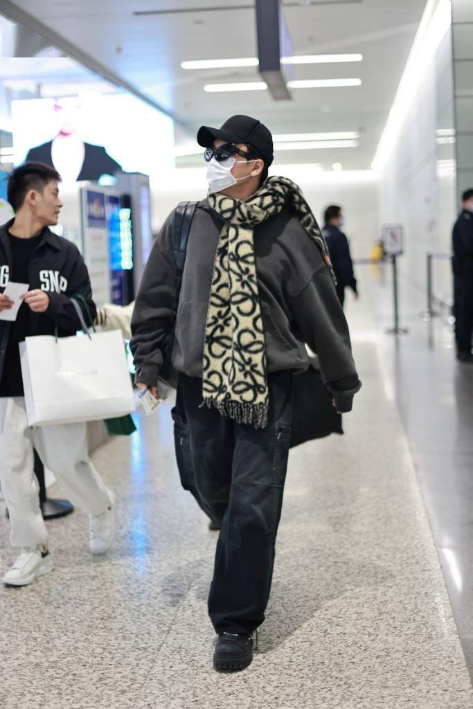 "五阿哥"苏有朋近照!