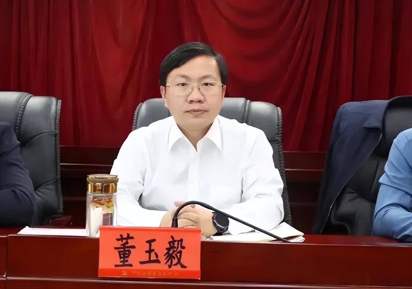 有人从车间工人起步,有人15岁读大学_周密_李腾_福建省委