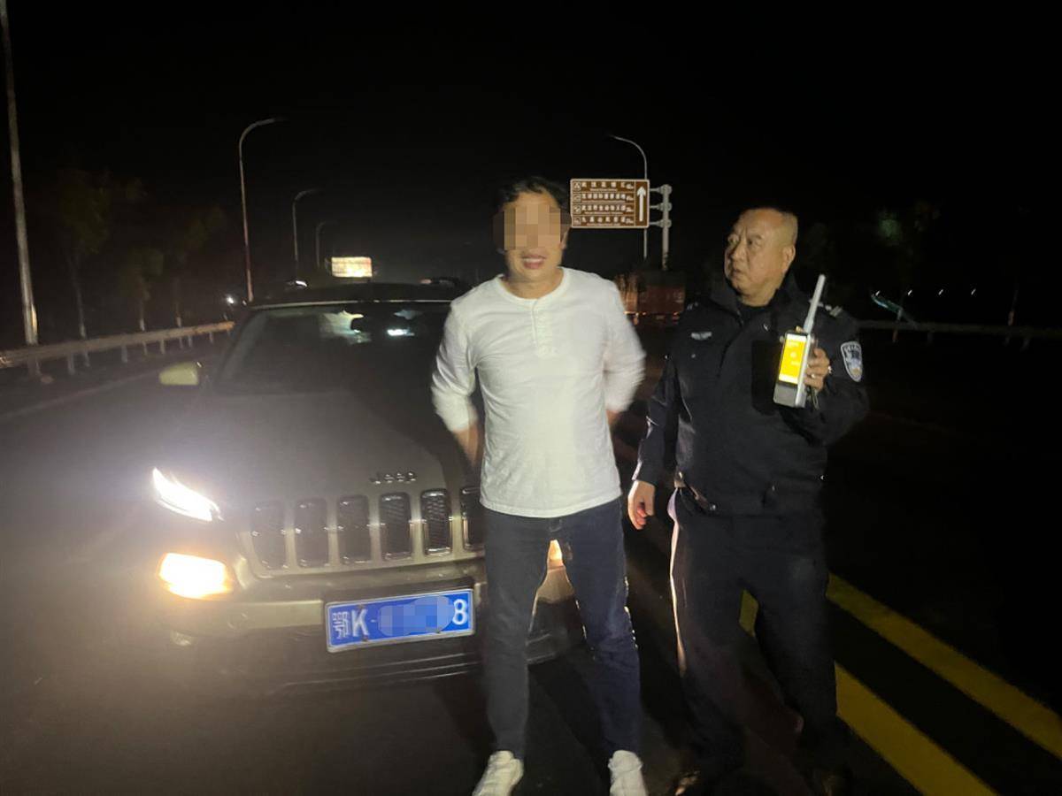 男子一个月内竟两次酒驾，在同一地点被同一民警查获 李某 易立秋 机动车