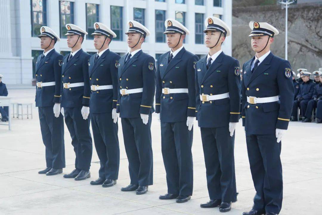现场打分,亮分从动作标准 队列指挥等方面进行评比以单个军人队列动作