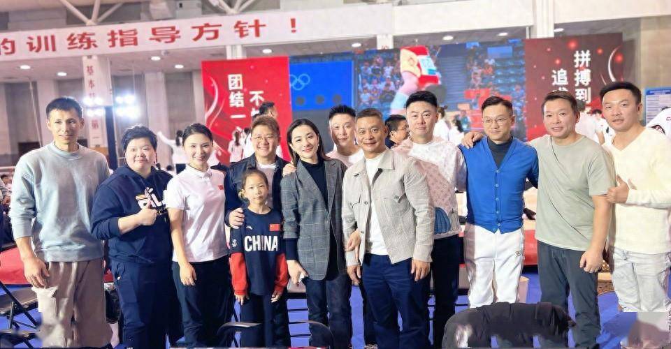 李宁白发稀疏,程菲发福严重,刘璇美丽有气质_中国_女队_退役