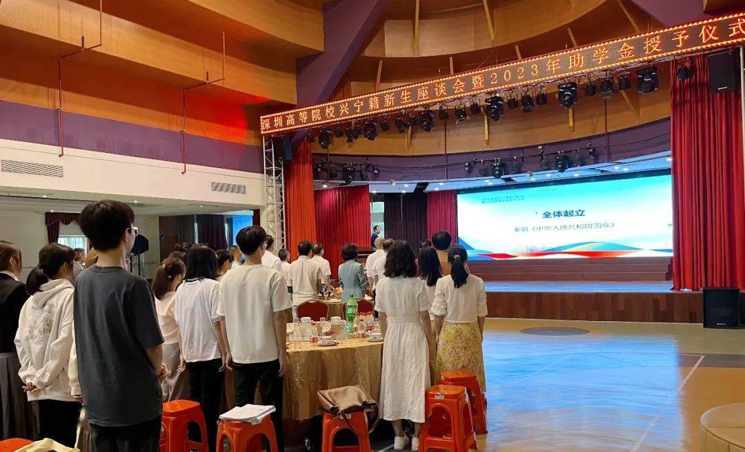 深圳市兴宁一中校友会吕志峰荣誉会长,范伟荣誉会长,兴宁市教育局张新