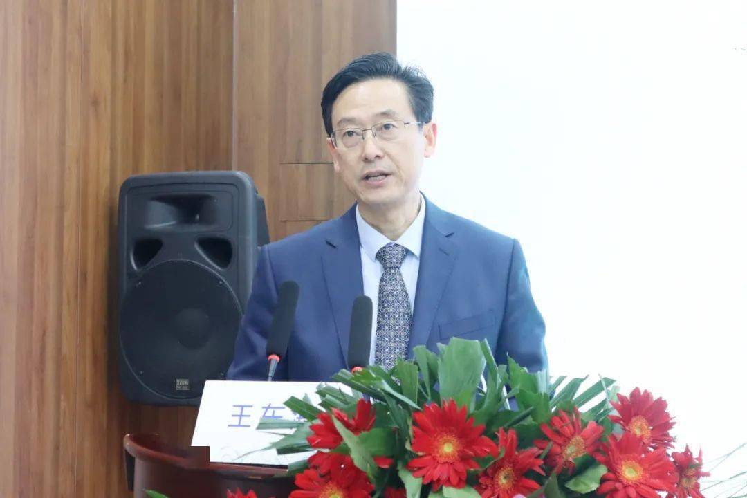 直播期间,王东海教授为7位复杂脑动脉瘤患者精准实施