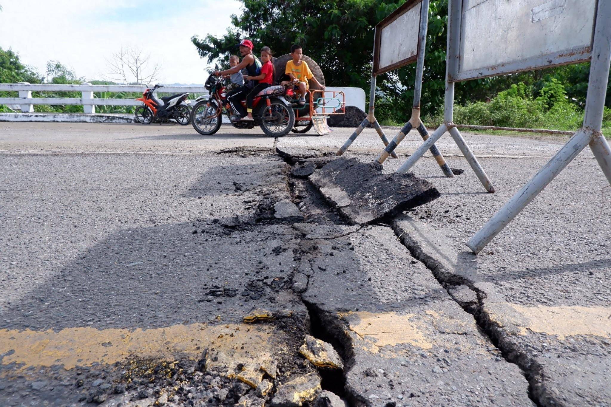 菲律宾地震造成9人死亡