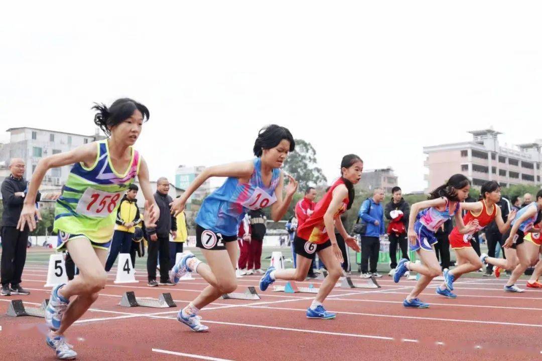 精彩瞬间在县城东中学圆满闭幕2023年佛冈县中小学生田径运动会17日