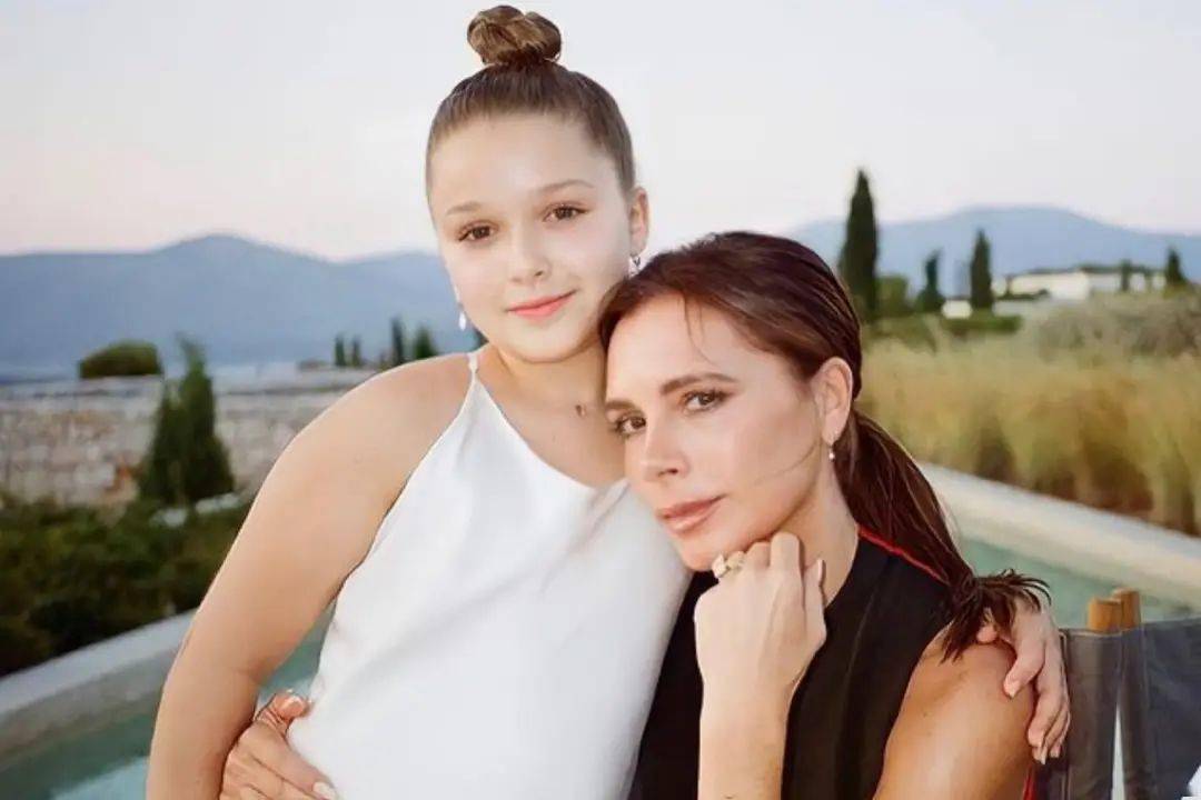 女儿_妈妈_化妆