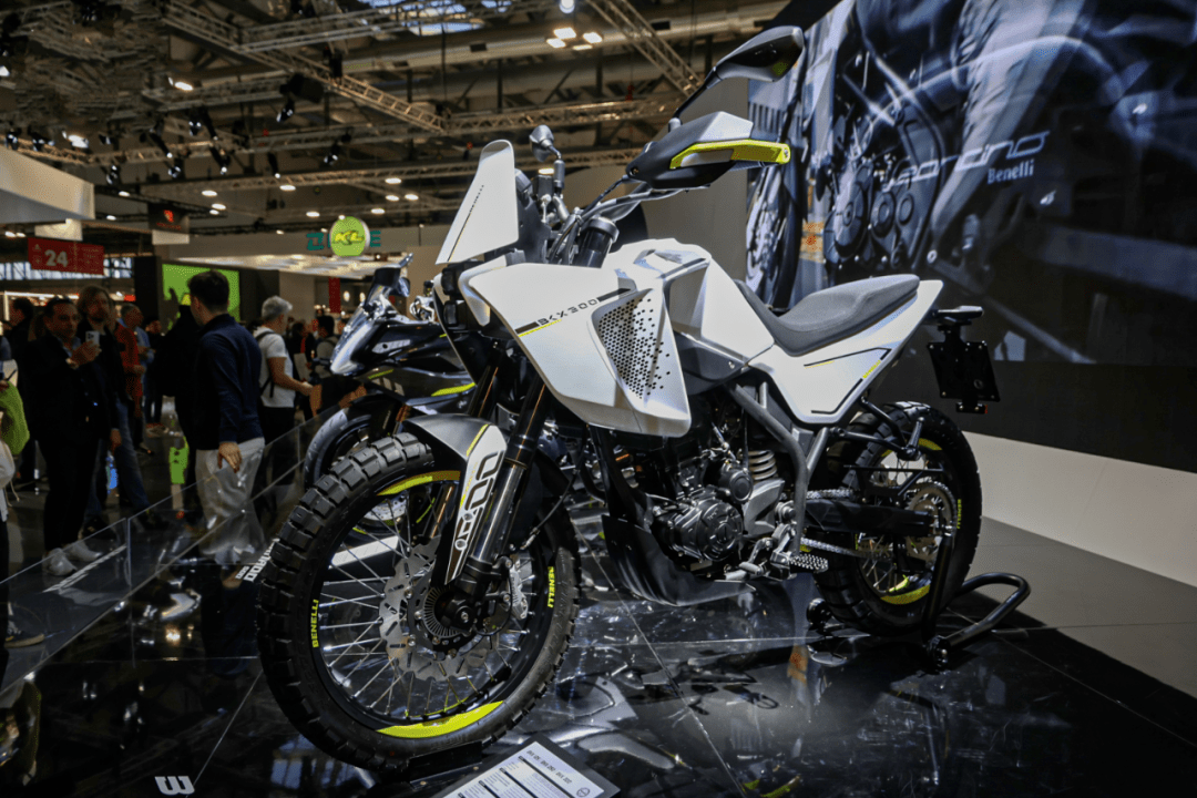 贝纳利拉力车型颜值担当?bkx 300_搜狐汽车_搜狐网