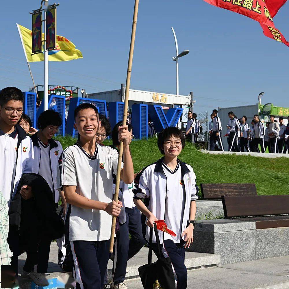 放飞梦想,踏响青春——2023年九江镇初级中学8公里徒步励志行_活动_镇