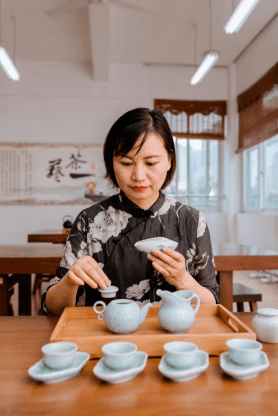 践行激励唤醒教育,让学生在"乐学,悦学"中绽放光彩_教学_茶艺_成都市