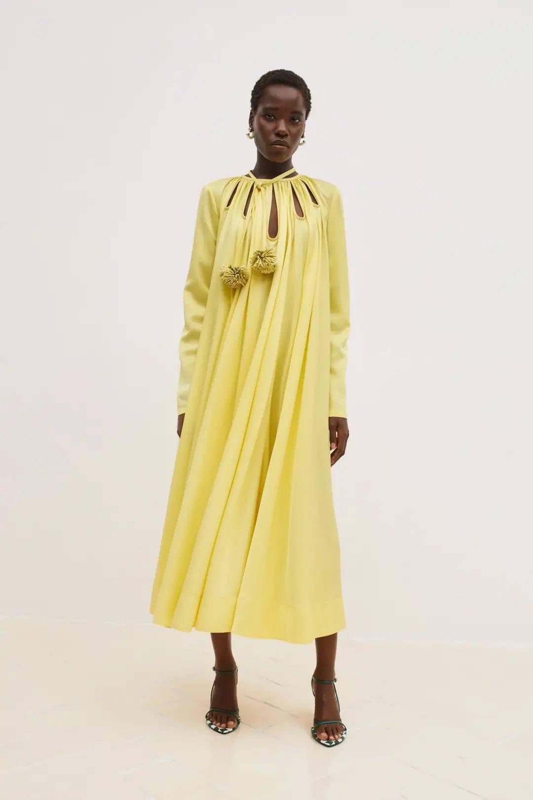 流行色 | 2024春夏潘通趋势色出炉「柠檬糖黄」被国际大牌们青睐