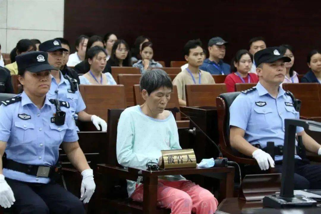 每天3分钟 尽览天下事(今日小雪,霜冻线兵临郑州城下/官方回应"郑州主