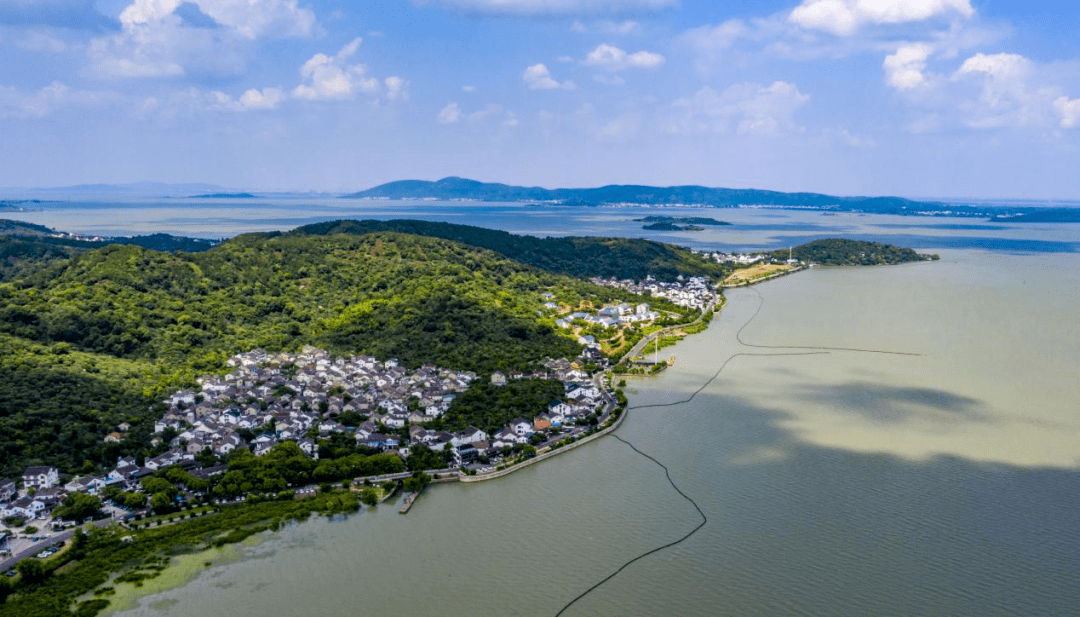 碧螺春茶果間作與洞庭山,與太湖,與當地傳統村落及歷史文化遺蹟等相映