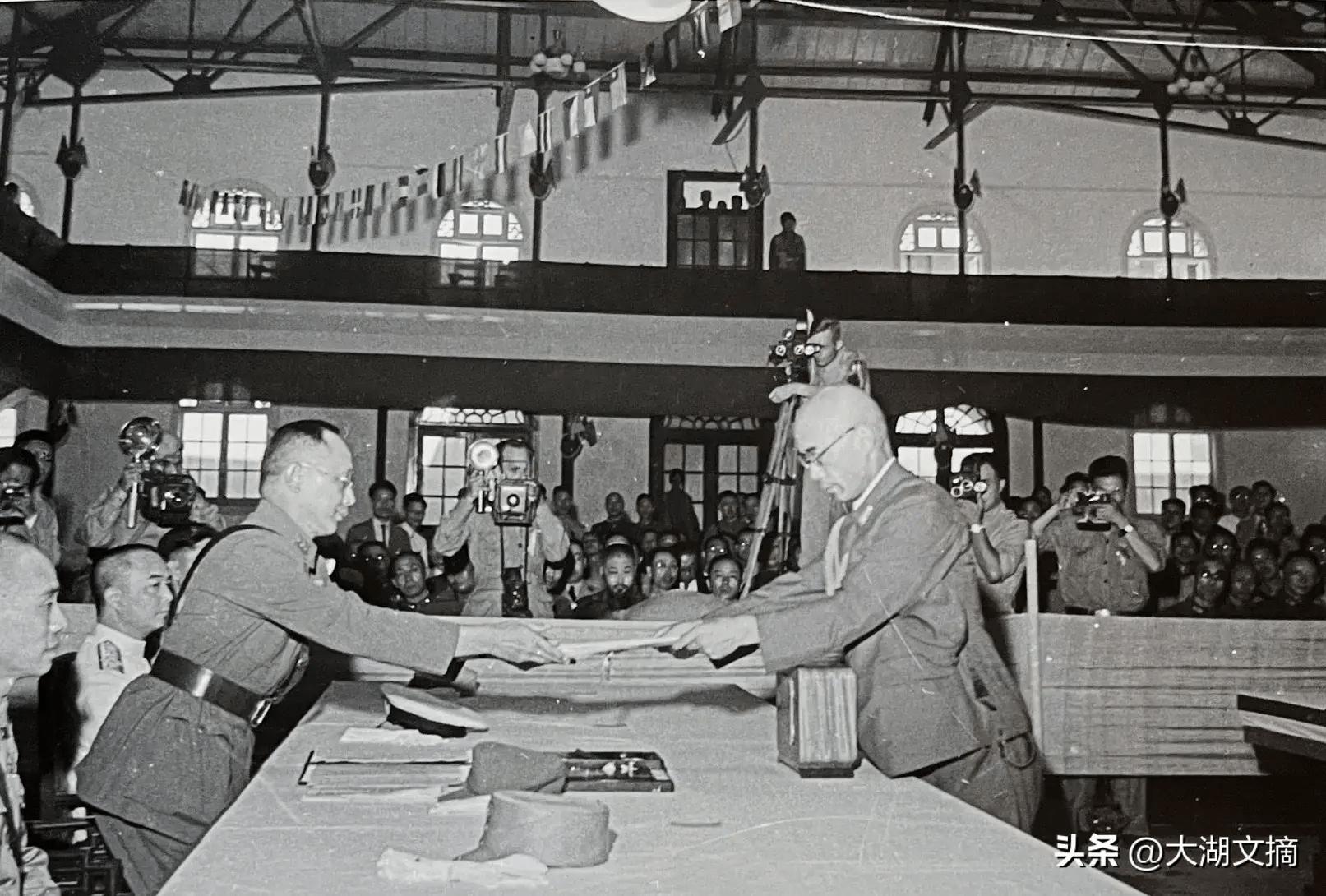 老照片:1945年9月9日,中国战区日本投降签字典礼(210)